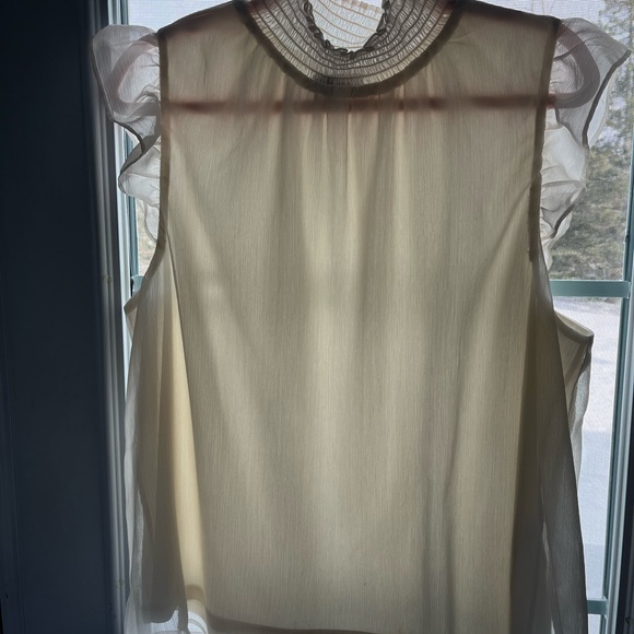 Beautiful Pretty Feminine Blouse - Picture 5 of 6